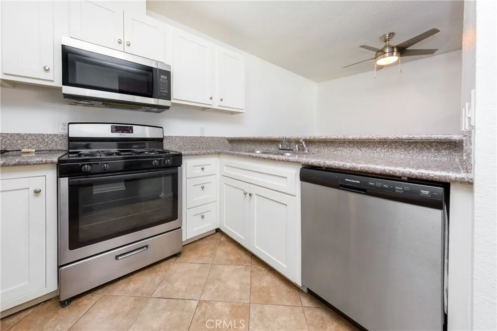 10636 Woodley Avenue #34 Granada Hills, CA 91344