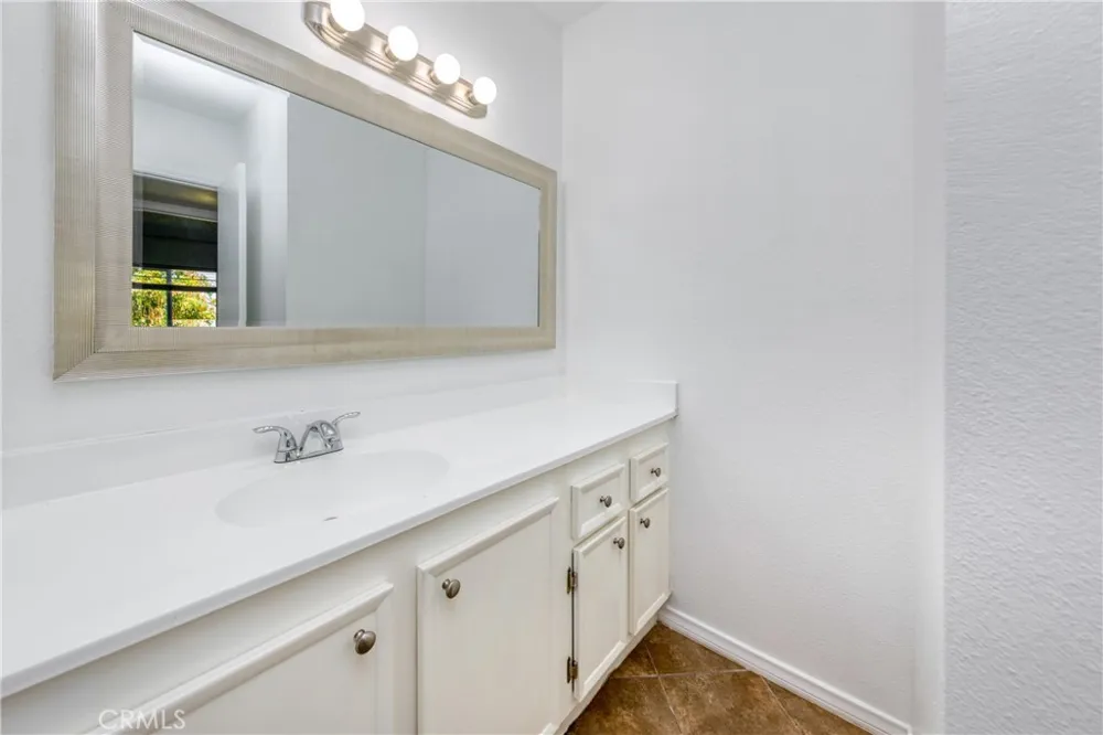 10636 Woodley Avenue #34 Granada Hills, CA 91344