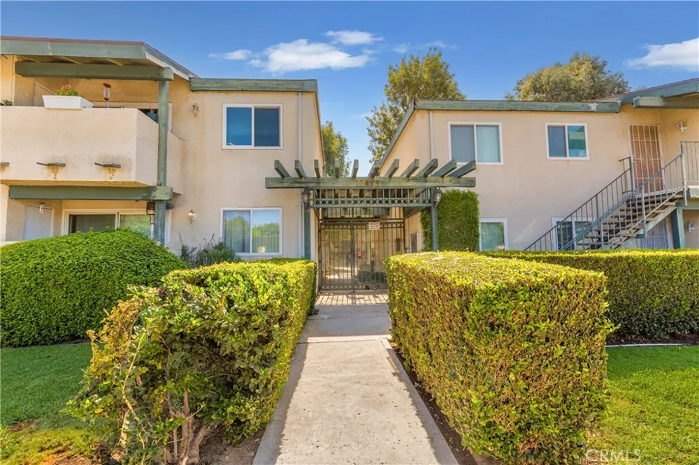 10636 Woodley Avenue #34 Granada Hills, CA 91344
