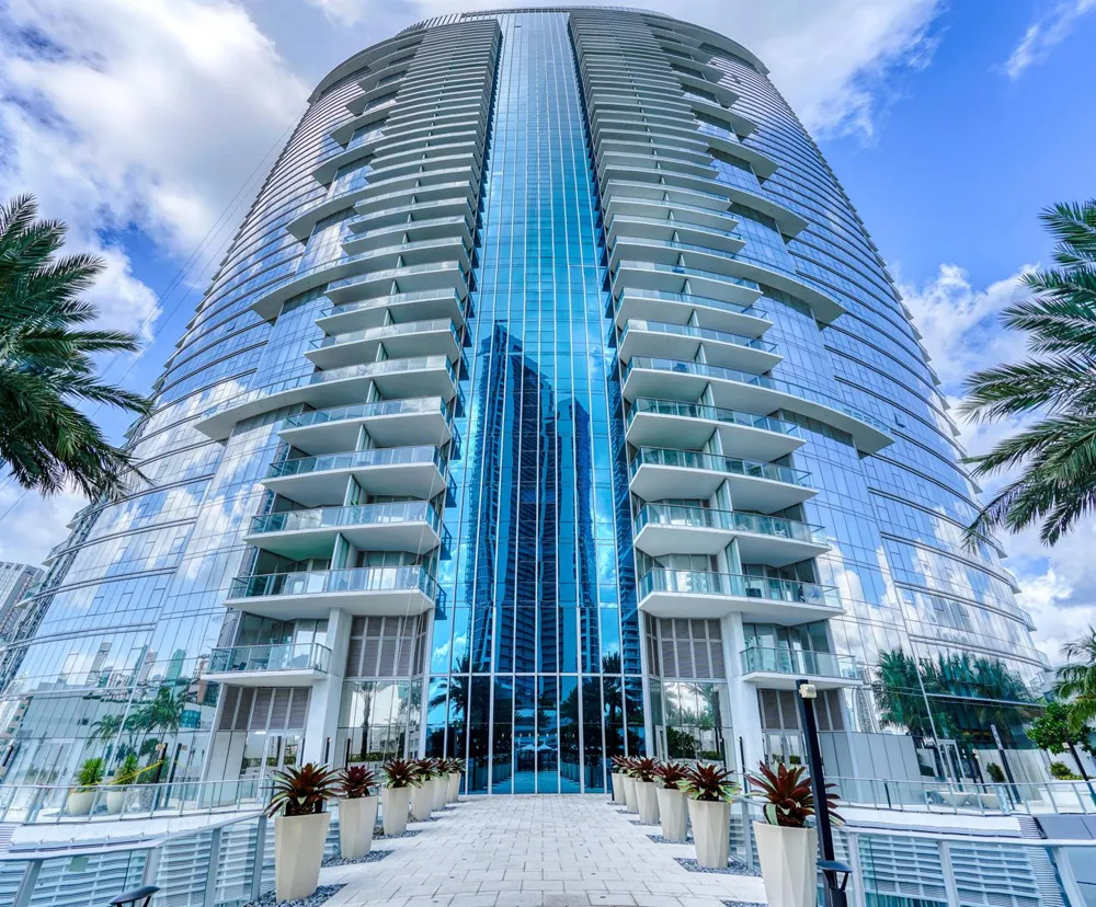 851 NE 1st Avenue #812 Miami, FL 33132