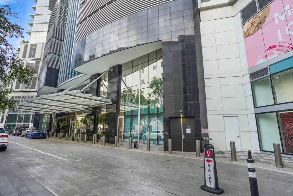 851 NE 1st Avenue #812 Miami, FL 33132