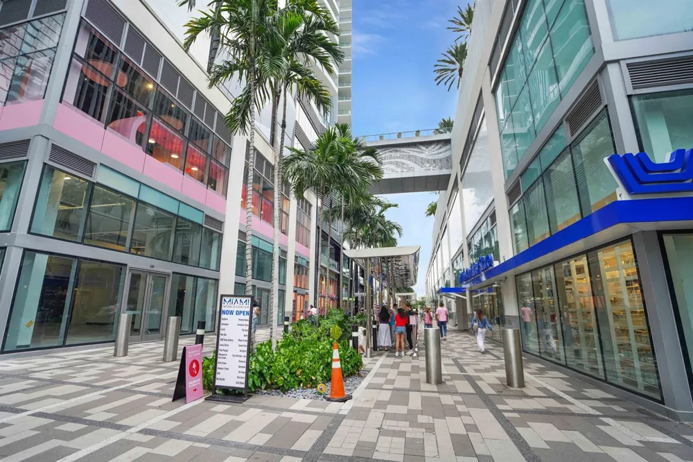851 NE 1st Avenue #812 Miami, FL 33132