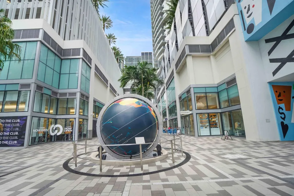 851 NE 1st Avenue #812 Miami, FL 33132