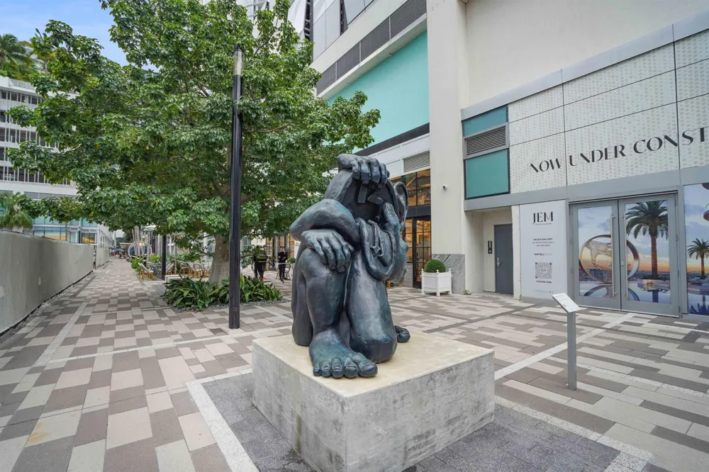 851 NE 1st Avenue #812 Miami, FL 33132
