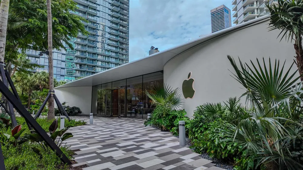 851 NE 1st Avenue #812 Miami, FL 33132