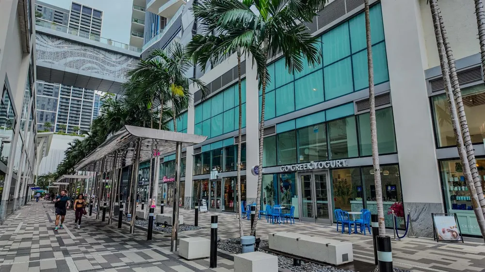 851 NE 1st Avenue #812 Miami, FL 33132