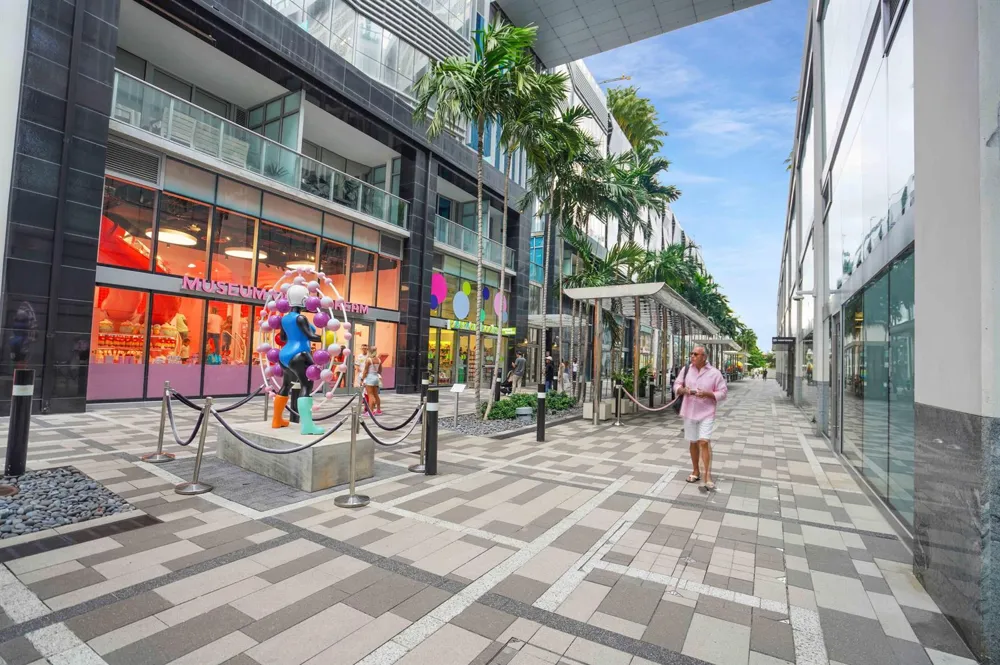 851 NE 1st Avenue #812 Miami, FL 33132