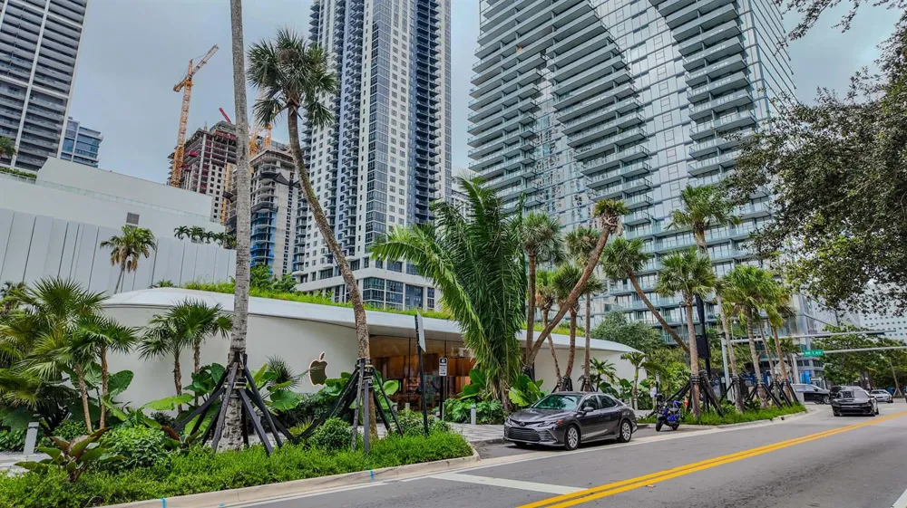 851 NE 1st Avenue #812 Miami, FL 33132