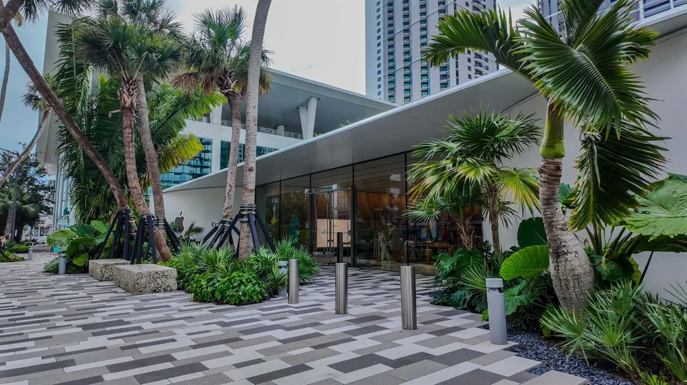 851 NE 1st Avenue #812 Miami, FL 33132
