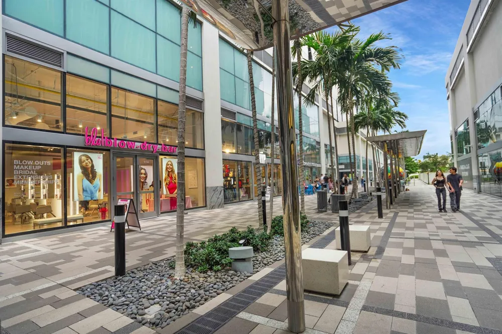 851 NE 1st Avenue #812 Miami, FL 33132