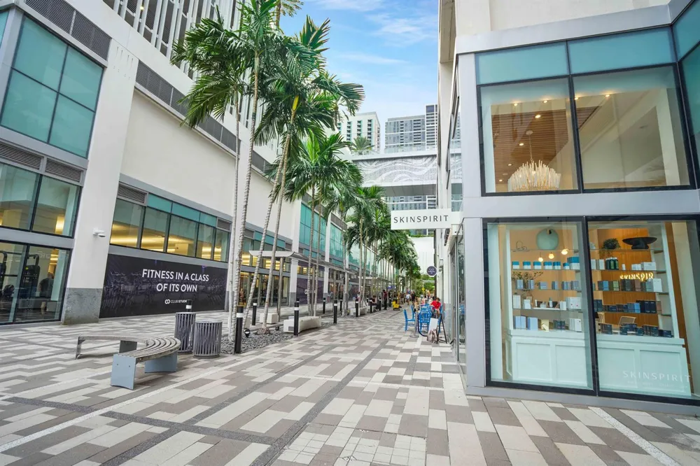 851 NE 1st Avenue #812 Miami, FL 33132