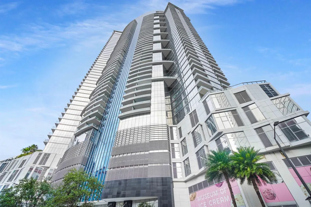 851 NE 1st Avenue #812 Miami, FL 33132