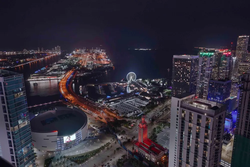 851 NE 1st Avenue #812 Miami, FL 33132