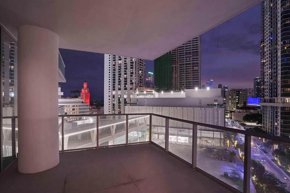 851 NE 1st Avenue #812 Miami, FL 33132