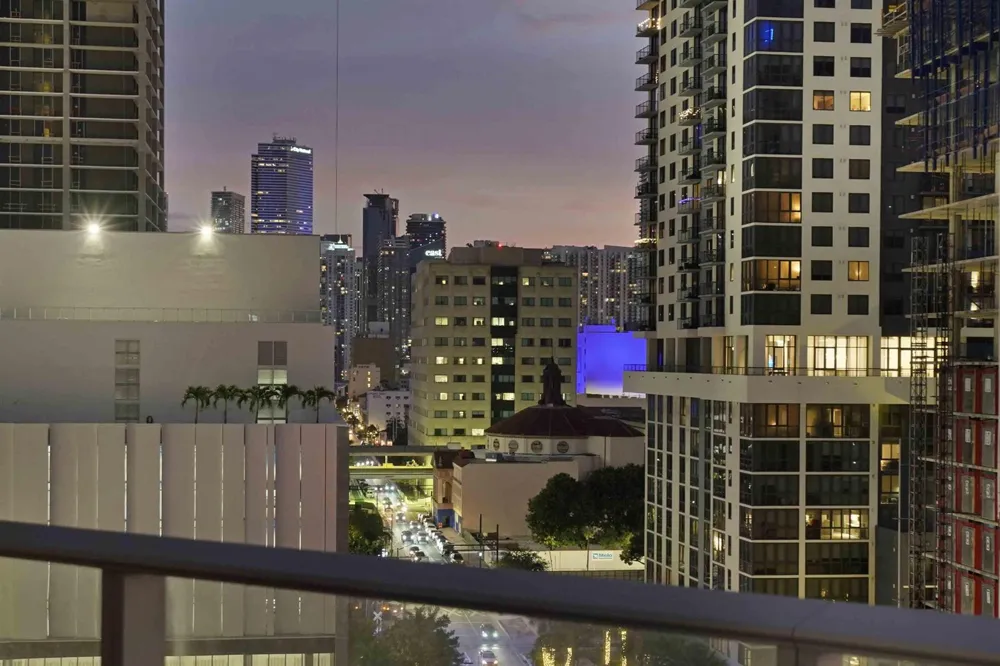 851 NE 1st Avenue #812 Miami, FL 33132