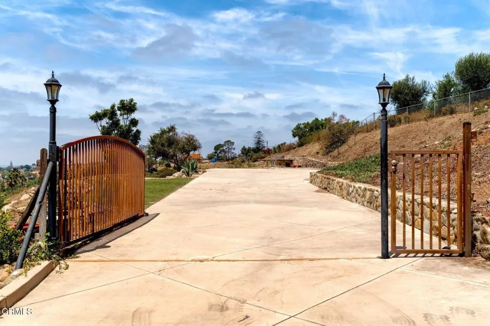 55 Santa Cruz Way Camarillo, CA 93010