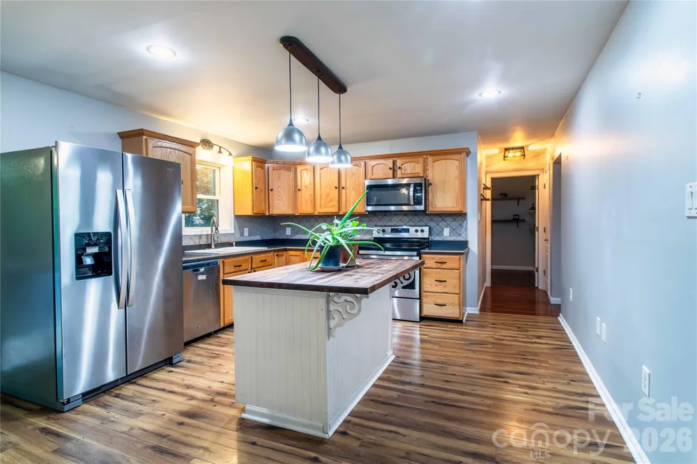 142 Blake Drive Canton, NC 28716