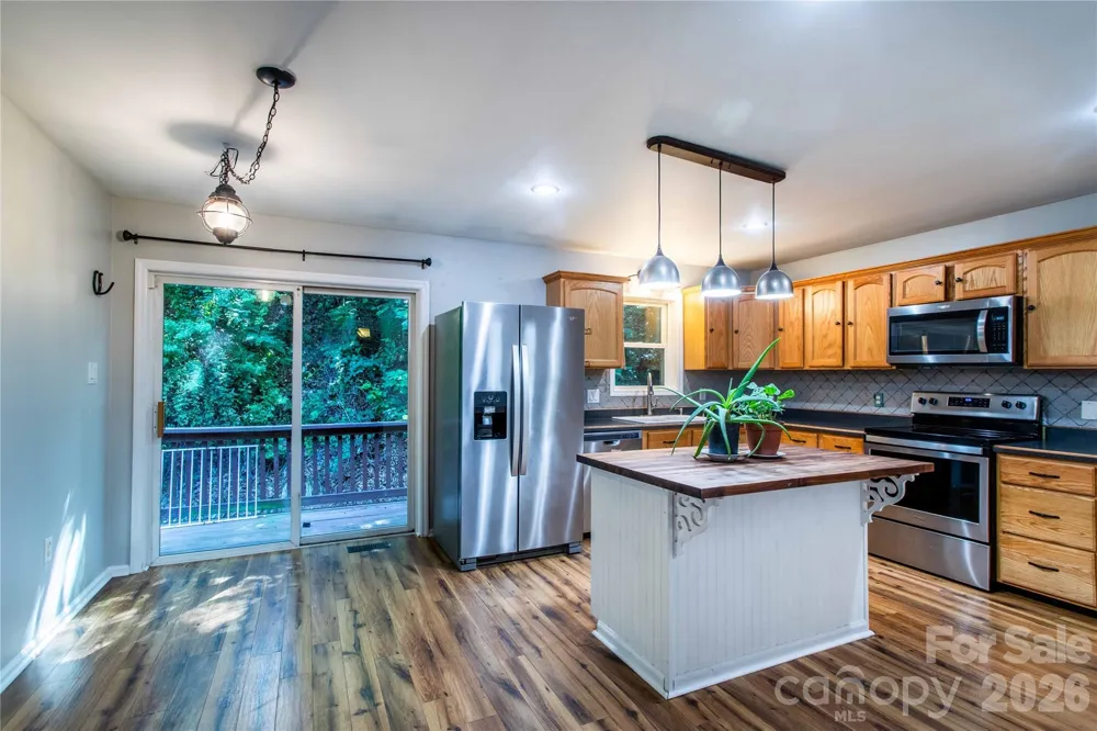 142 Blake Drive Canton, NC 28716