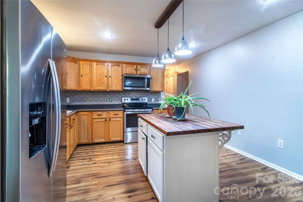 142 Blake Drive Canton, NC 28716