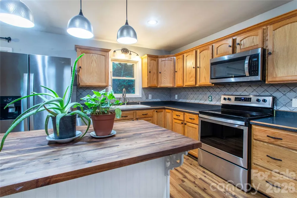 142 Blake Drive Canton, NC 28716