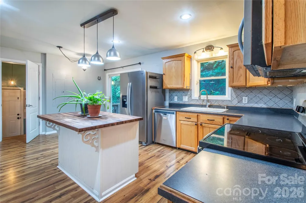 142 Blake Drive Canton, NC 28716