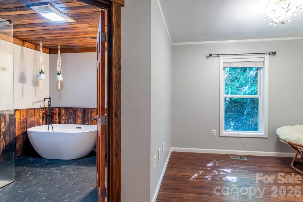 142 Blake Drive Canton, NC 28716