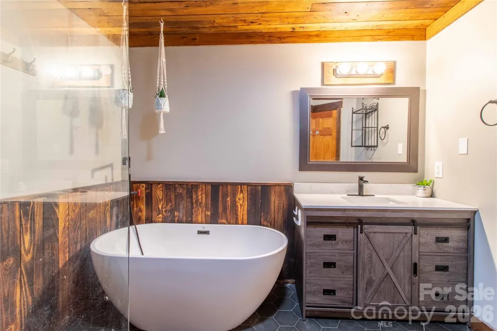 142 Blake Drive Canton, NC 28716