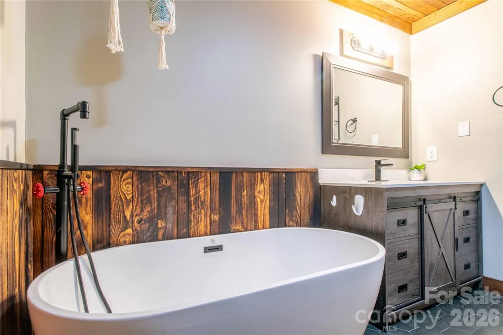 142 Blake Drive Canton, NC 28716