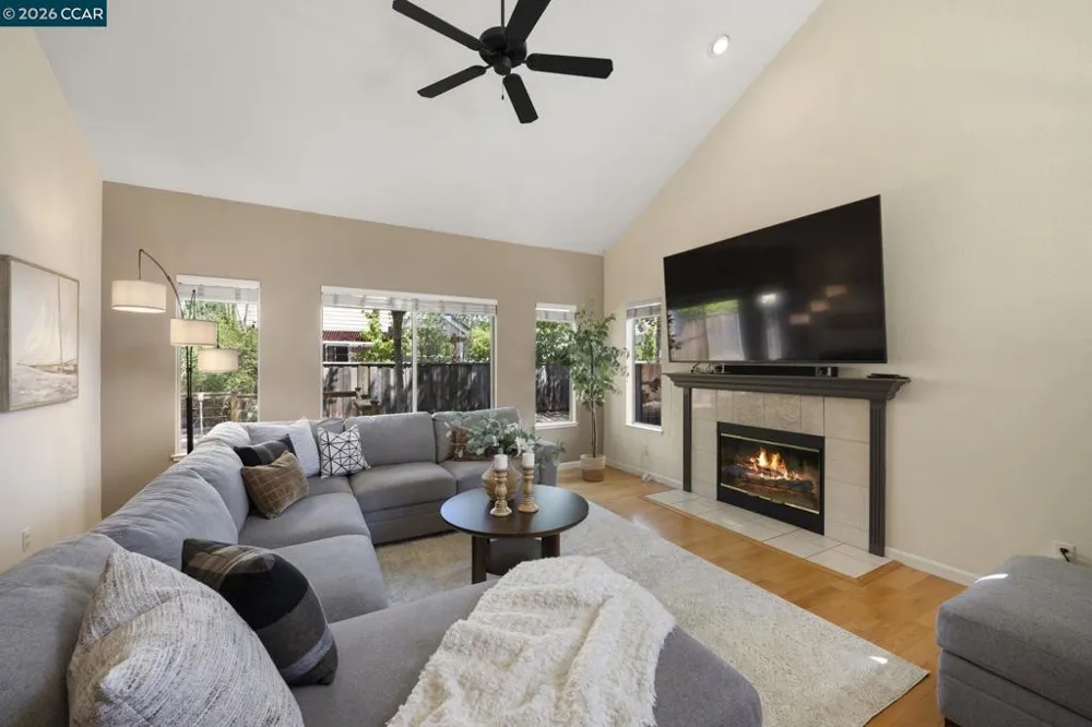 637 Julpun Loop Clayton, CA 94517