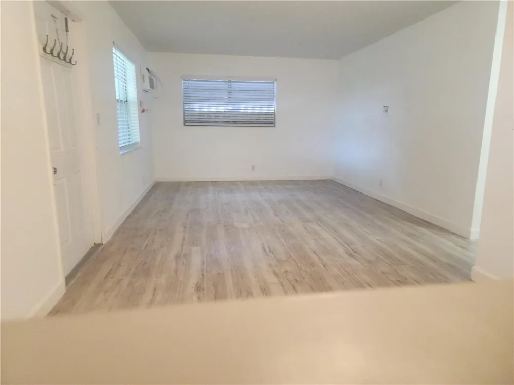 900 SW 11th Street #3 Hallandale Beach, FL 33009