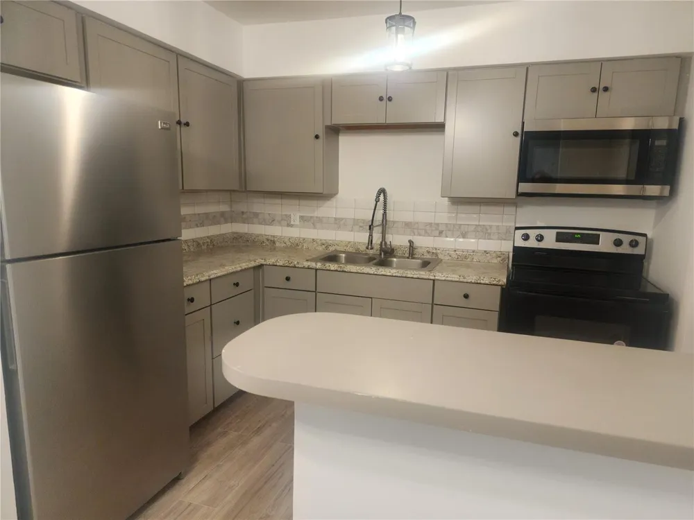 900 SW 11th Street #3 Hallandale Beach, FL 33009