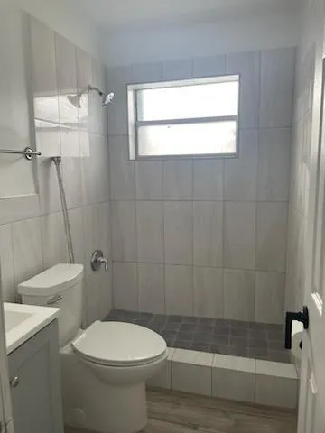900 SW 11th Street #3 Hallandale Beach, FL 33009