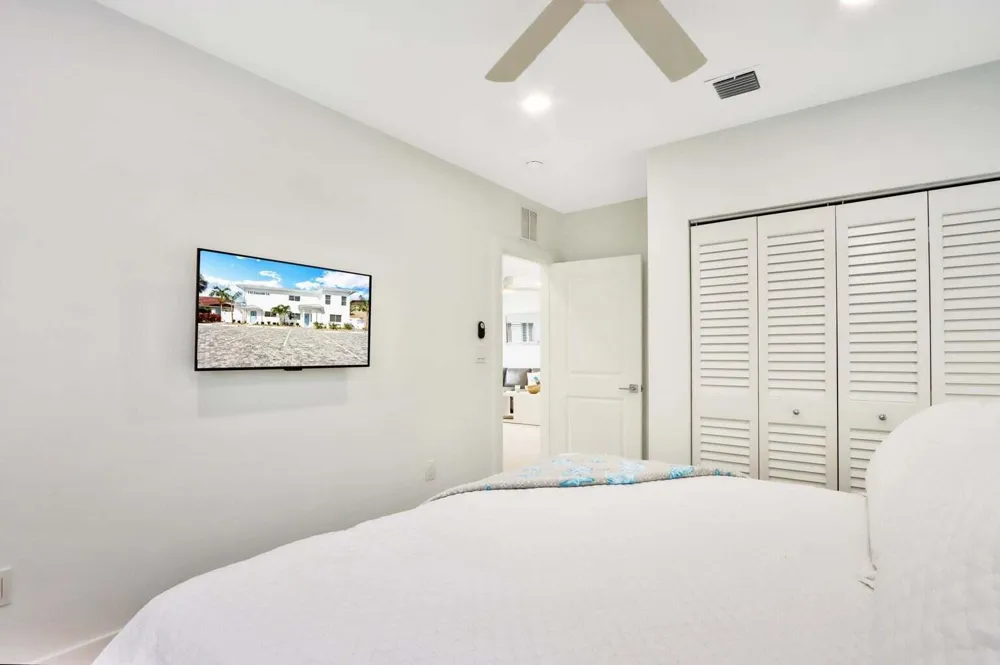 115 Cascade Lane Palm Beach Shores, FL 33404