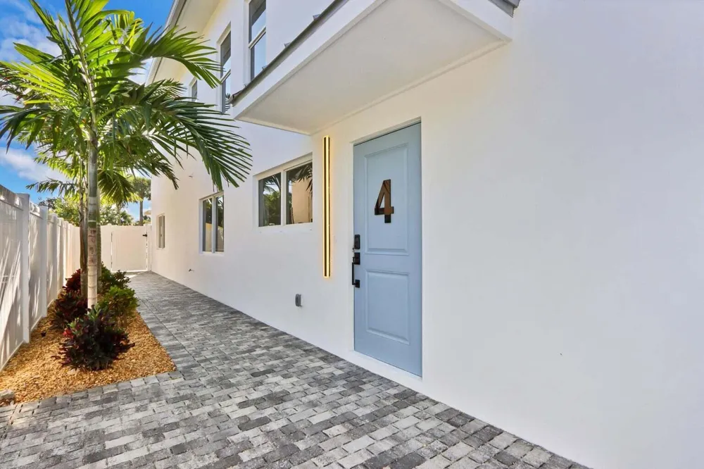 115 Cascade Lane Palm Beach Shores, FL 33404