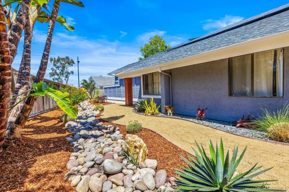 1141 Cerro Largo Dr Solana Beach, CA 92075
