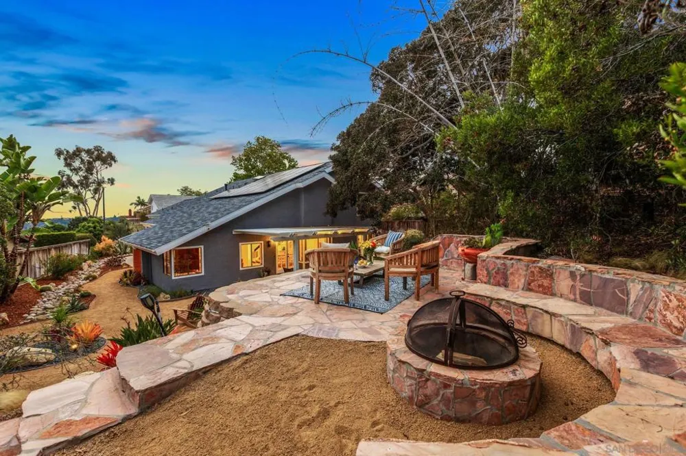 1141 Cerro Largo Dr Solana Beach, CA 92075