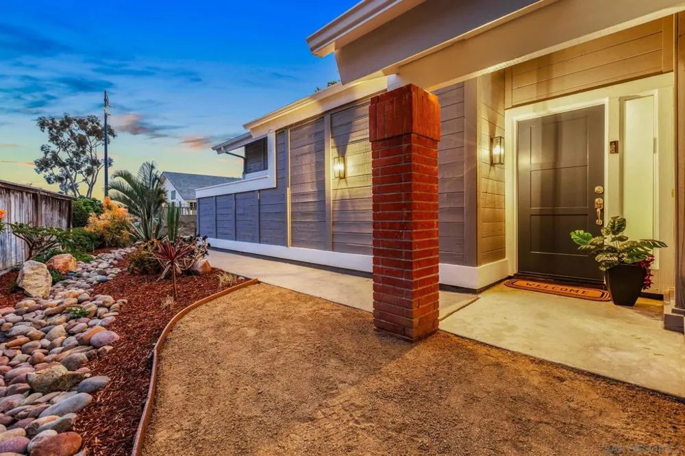 1141 Cerro Largo Dr Solana Beach, CA 92075