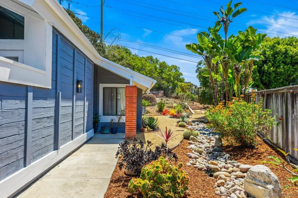 1141 Cerro Largo Dr Solana Beach, CA 92075