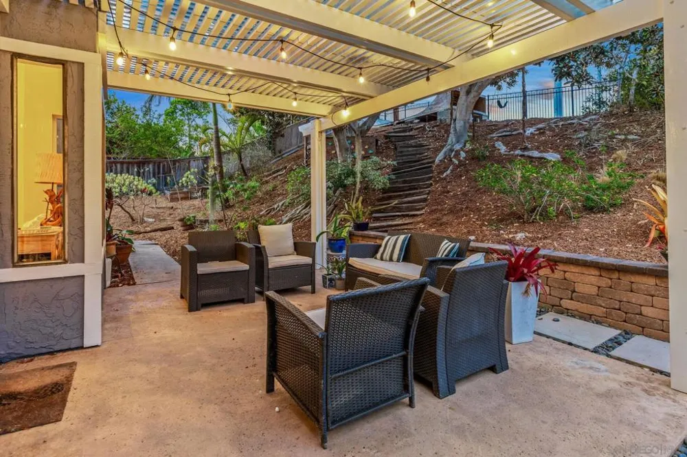 1141 Cerro Largo Dr Solana Beach, CA 92075