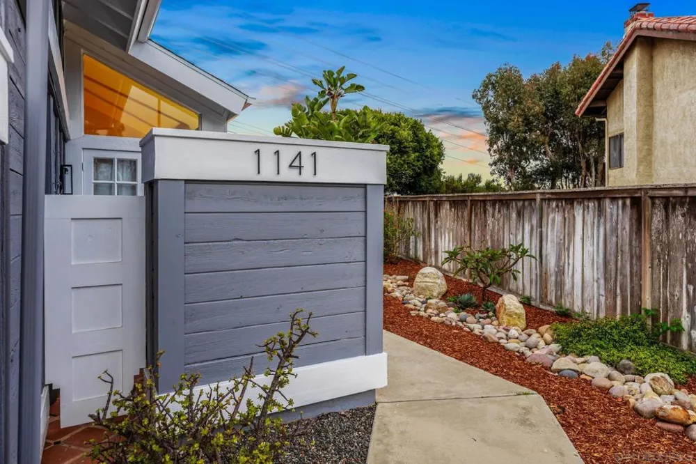 1141 Cerro Largo Dr Solana Beach, CA 92075