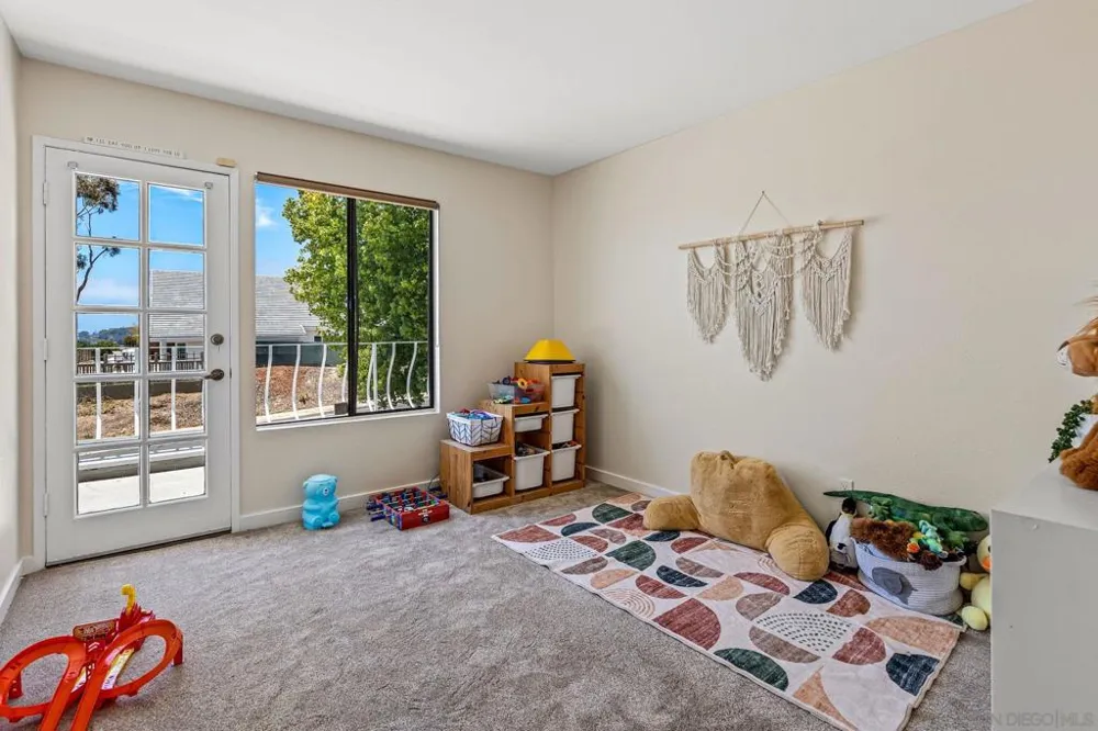 1141 Cerro Largo Dr Solana Beach, CA 92075