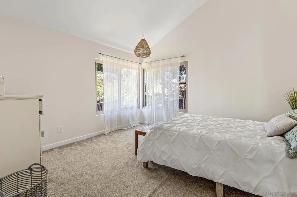 1141 Cerro Largo Dr Solana Beach, CA 92075