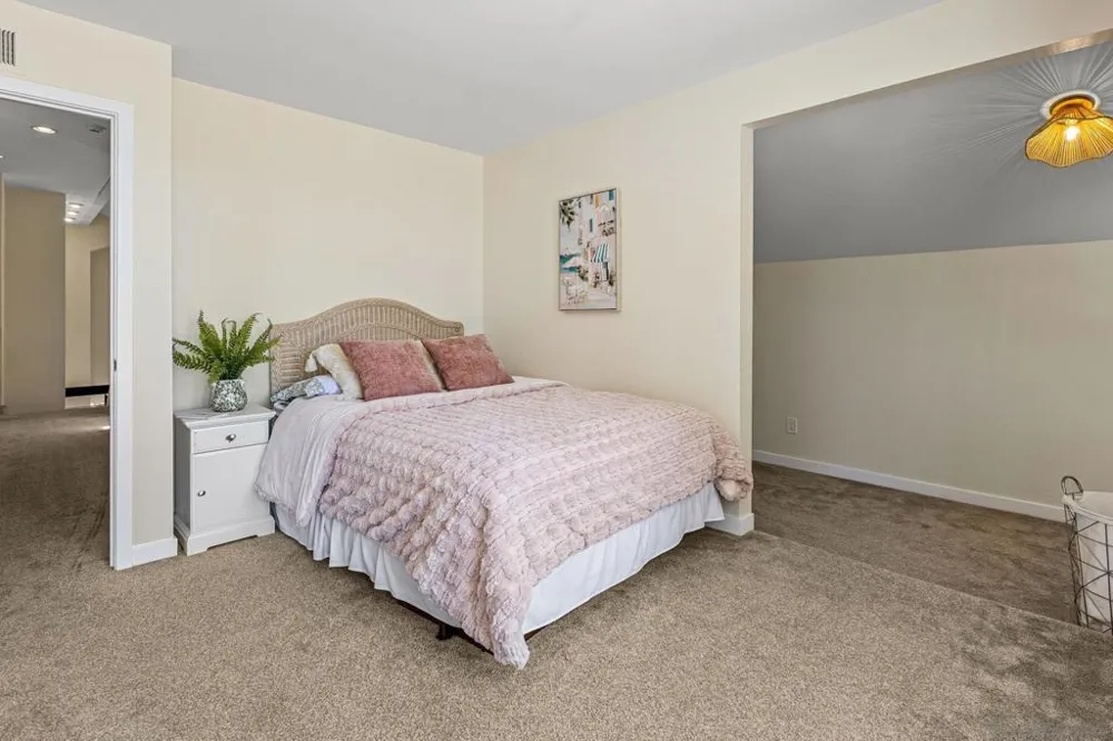 1141 Cerro Largo Dr Solana Beach, CA 92075
