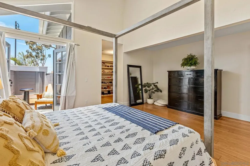 1141 Cerro Largo Dr Solana Beach, CA 92075