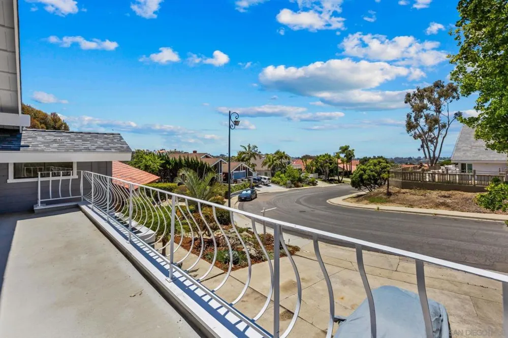 1141 Cerro Largo Dr Solana Beach, CA 92075