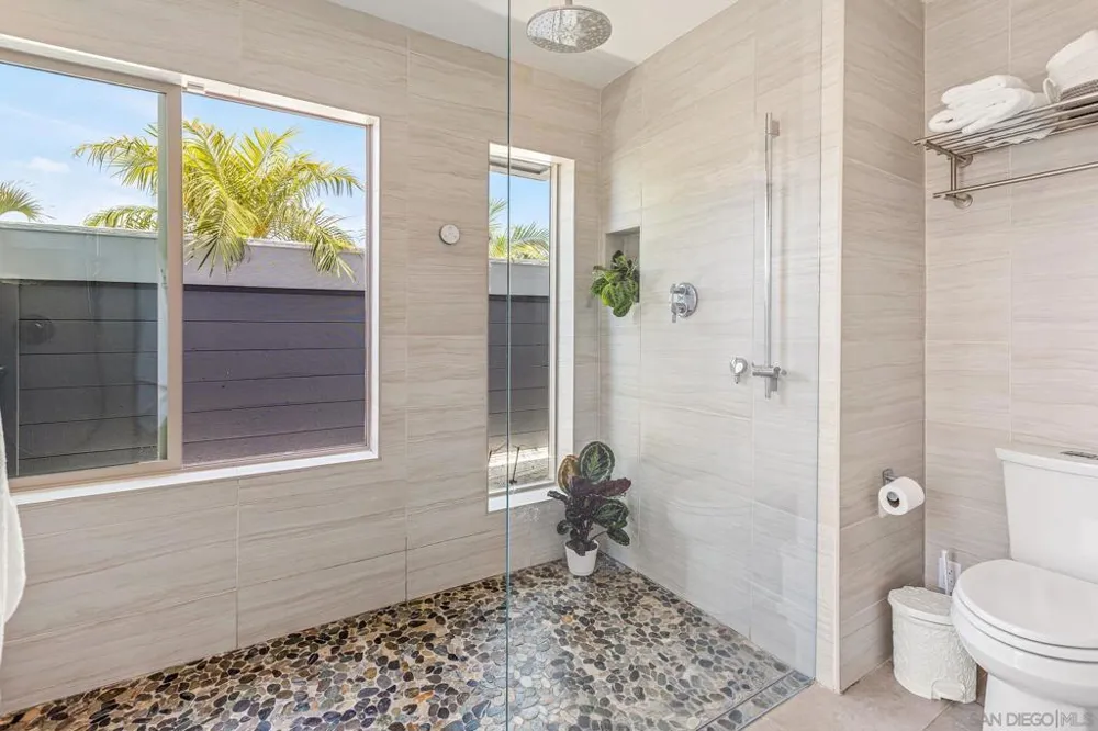1141 Cerro Largo Dr Solana Beach, CA 92075