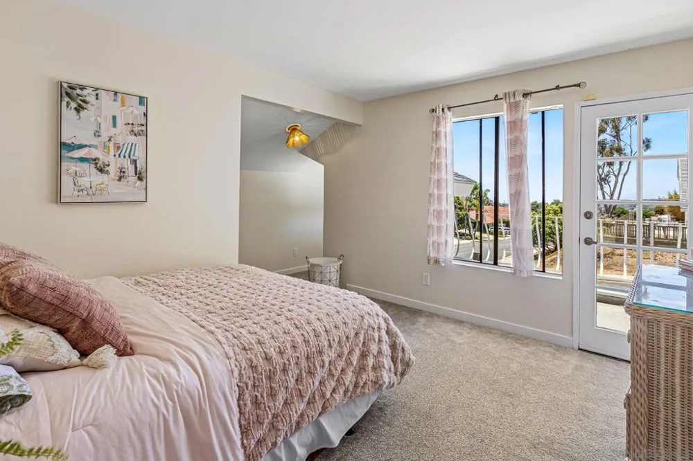 1141 Cerro Largo Dr Solana Beach, CA 92075