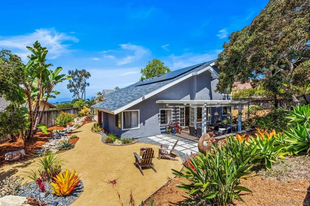 1141 Cerro Largo Dr Solana Beach, CA 92075
