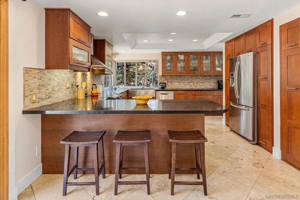 1141 Cerro Largo Dr Solana Beach, CA 92075