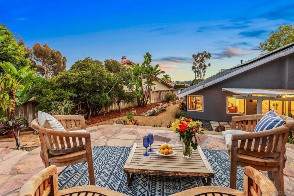 1141 Cerro Largo Dr Solana Beach, CA 92075